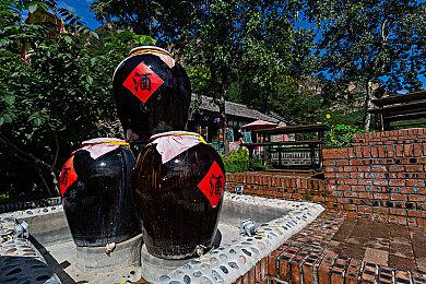 《完蛋被美女包围前传》新预告 被美女灌酒怎么办